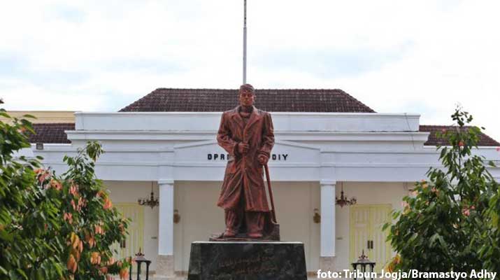Patung Pak Dirman DPRD DIY