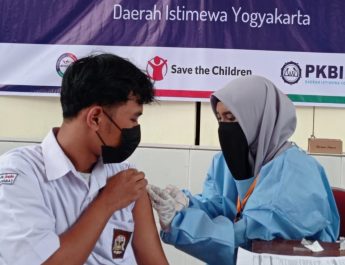 Jelang Liburan Akhir Tahun, Ribuan Siswa Yogyakarta Menerima Vaksin Booster
