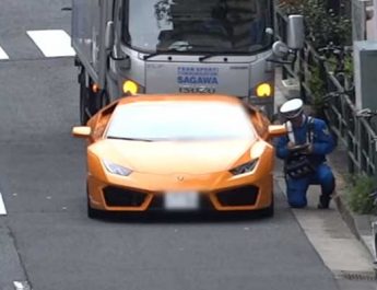 Polisi Hentikan Lamborghini Huracan