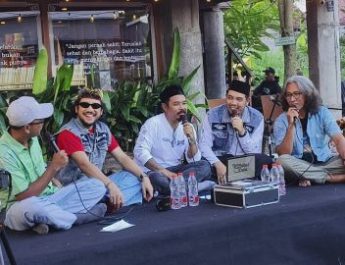 Rampak Pembebasan, Hasil Kolaborasi Kunto Aji dengan YKHC